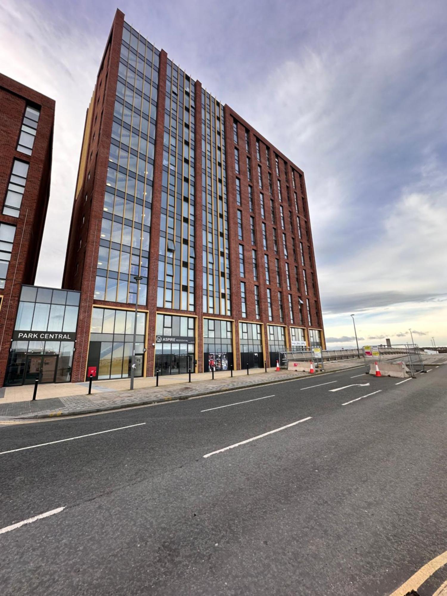Park Central Liverpool Apartment Exterior foto